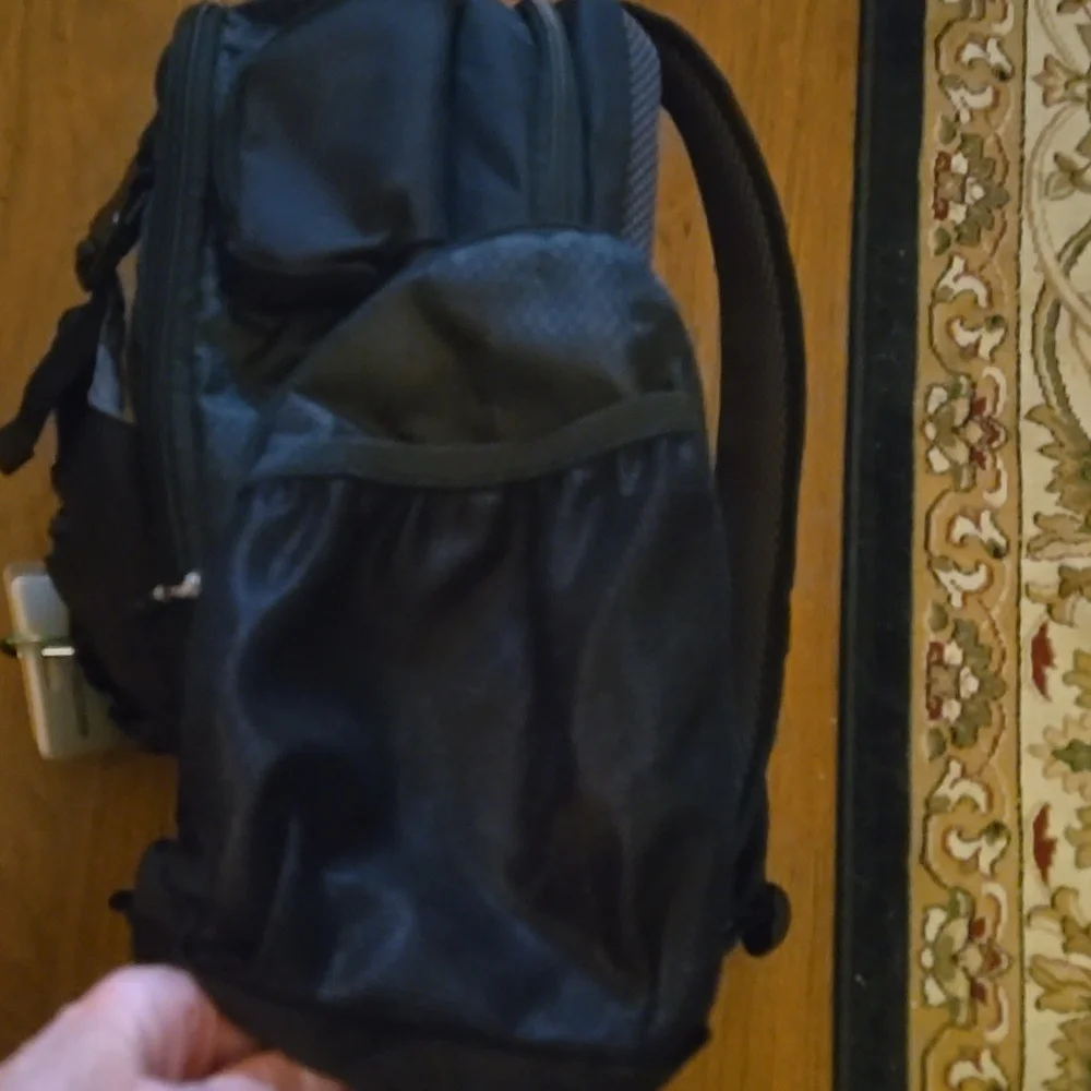 Magellan Black Backpack Red Trim XRay Friendly AirFlow Panel Excellent Condition